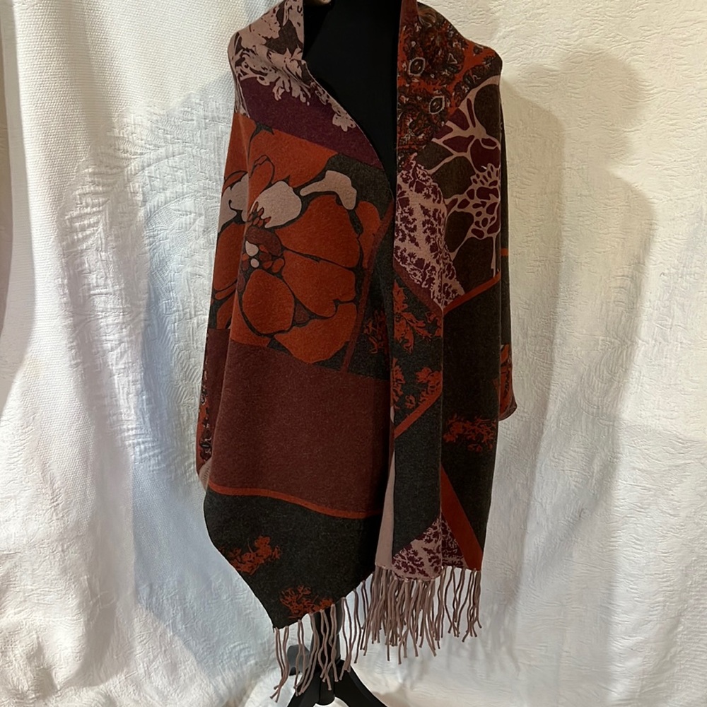 Crosstree Lane Tourterelle floral design autumn wrap, one size, NWT